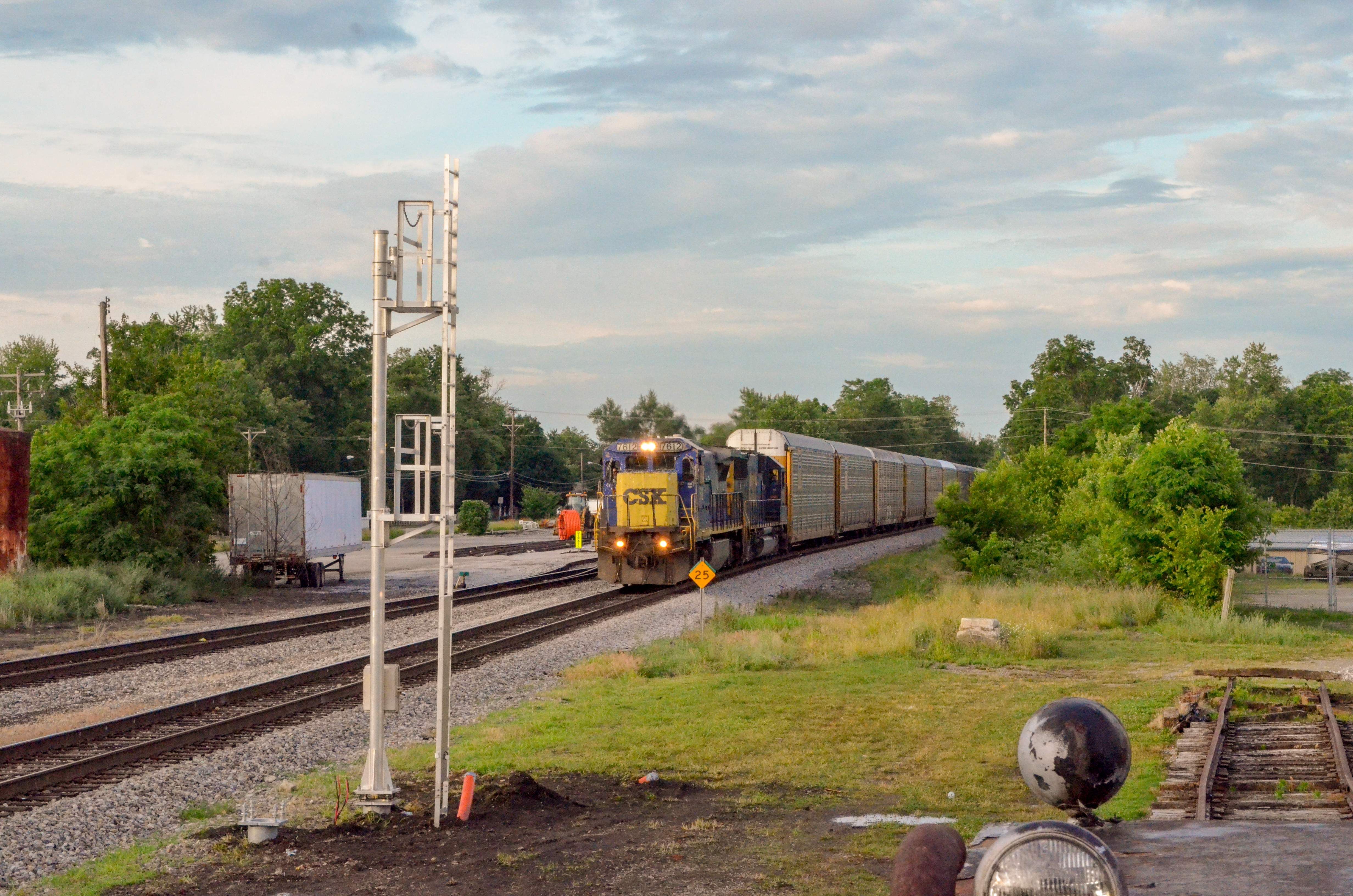 CSX C40-8 & SD50 Locomotives passing by the Museum